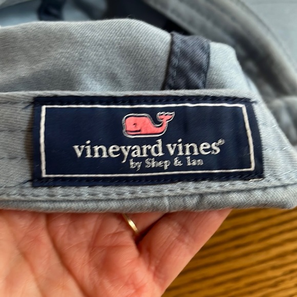 Vineyard Vines Men’s Hat, gently used but still in great shape - Picture 3 of 3
